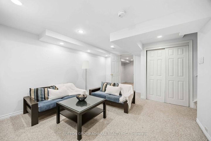 Photo 15 at 32 Bellagio Crescent, Patterson, Vaughan