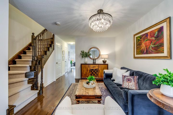 Photo 5 at 2322 Saddlecreek Crescent, WM Westmount, Oakville