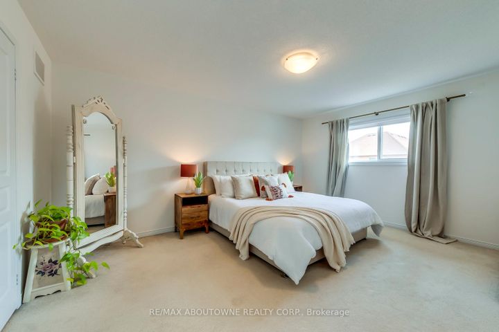 Photo 18 at 2322 Saddlecreek Crescent, WM Westmount, Oakville