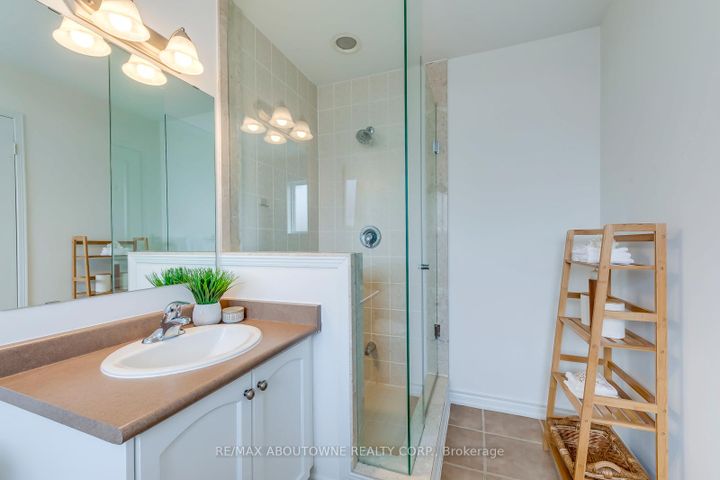 Photo 21 at 2322 Saddlecreek Crescent, WM Westmount, Oakville