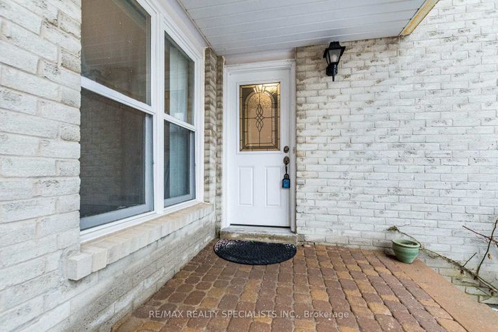 Photo 3 at 5255 Astwell Avenue, Hurontario, Mississauga
