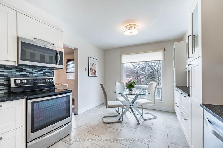 Photo 18 at 5255 Astwell Avenue, Hurontario, Mississauga