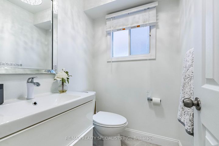 Photo 20 at 5255 Astwell Avenue, Hurontario, Mississauga