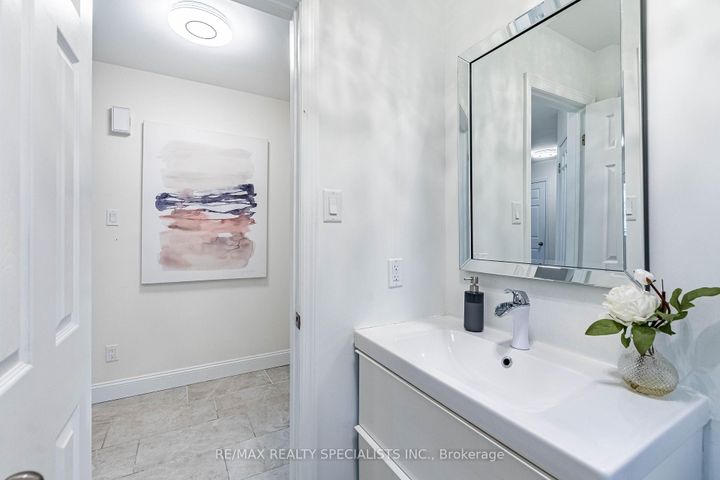 Photo 22 at 5255 Astwell Avenue, Hurontario, Mississauga