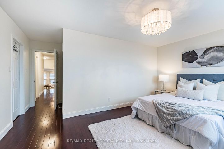 Photo 31 at 5255 Astwell Avenue, Hurontario, Mississauga