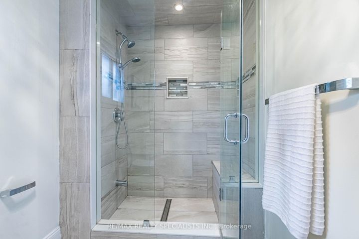 Photo 36 at 5255 Astwell Avenue, Hurontario, Mississauga