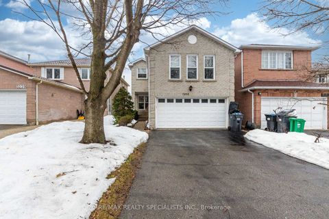 Photo 1 at 5255 Astwell Avenue, Hurontario, Mississauga