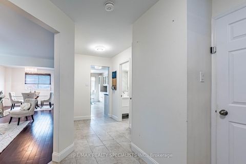 Photo 5 at 5255 Astwell Avenue, Hurontario, Mississauga