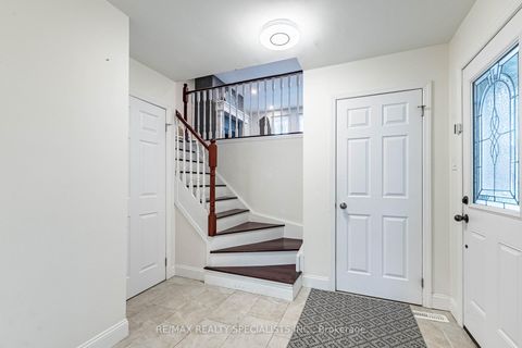 Photo 6 at 5255 Astwell Avenue, Hurontario, Mississauga