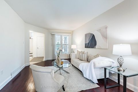 Photo 11 at 5255 Astwell Avenue, Hurontario, Mississauga