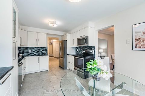 Photo 15 at 5255 Astwell Avenue, Hurontario, Mississauga