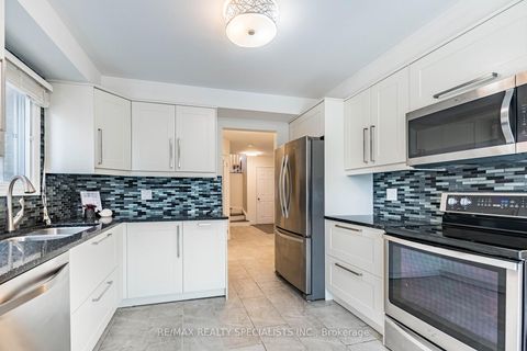 Photo 16 at 5255 Astwell Avenue, Hurontario, Mississauga