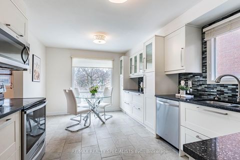 Photo 17 at 5255 Astwell Avenue, Hurontario, Mississauga