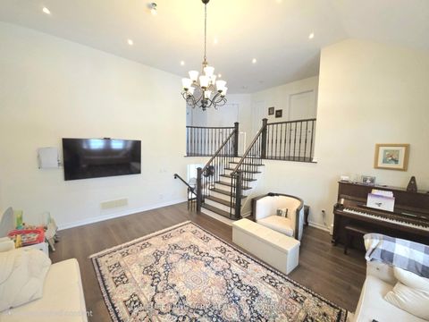 Photo 15 at 41 Mansard Drive, Jefferson, Richmond Hill