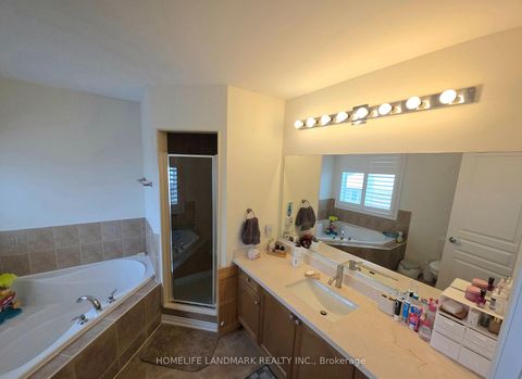 Photo 24 at 41 Mansard Drive, Jefferson, Richmond Hill