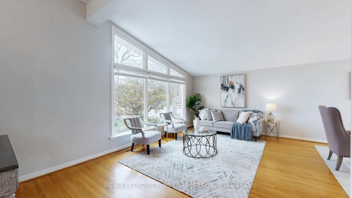 Photo 5 at 333 Pleasant Avenue, Newtonbrook West, Toronto