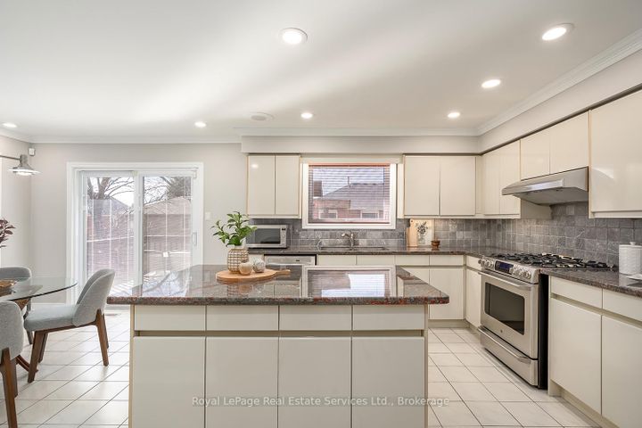 Photo 13 at 1274 Hilton Lane, GA Glen Abbey, Oakville