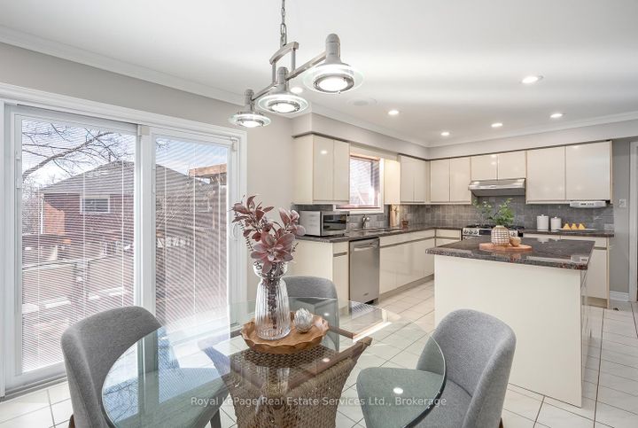 Photo 16 at 1274 Hilton Lane, GA Glen Abbey, Oakville