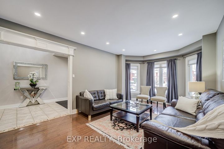 Photo 7 at 372 Greenock Drive, Maple, Vaughan