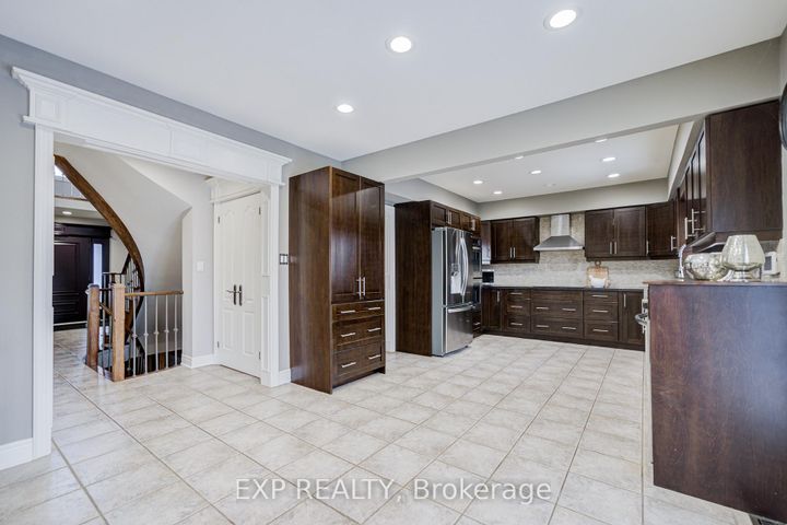 Photo 11 at 372 Greenock Drive, Maple, Vaughan