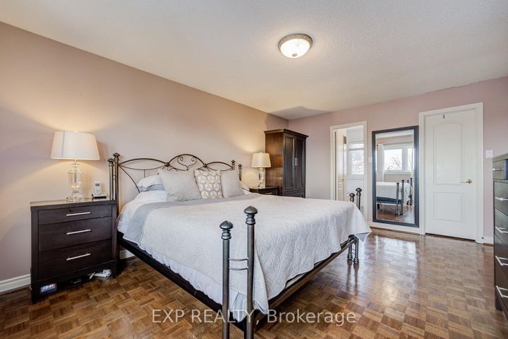 Photo 25 at 372 Greenock Drive, Maple, Vaughan