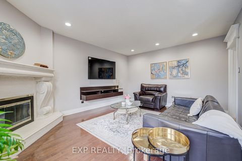 Photo 9 at 372 Greenock Drive, Maple, Vaughan