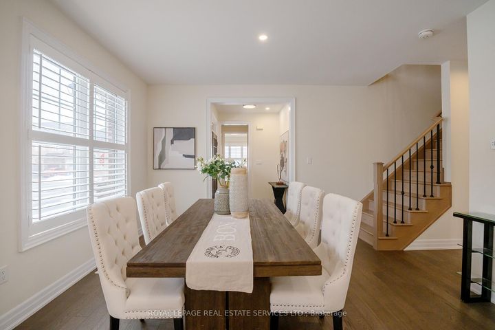 Photo 2 at 3209 Daisy Way, GO Glenorchy, Oakville