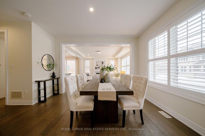 Photo 3 at 3209 Daisy Way, GO Glenorchy, Oakville