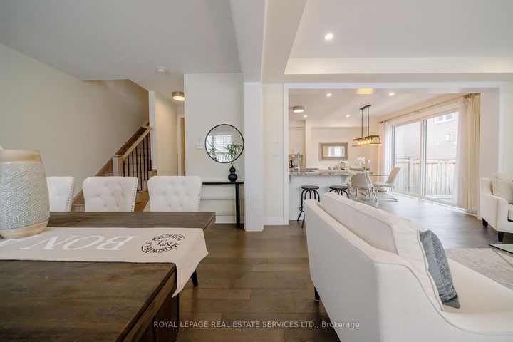 Photo 5 at 3209 Daisy Way, GO Glenorchy, Oakville