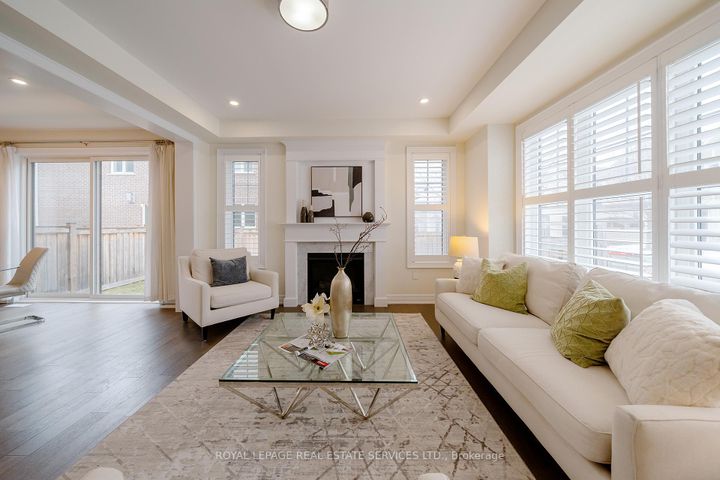 Photo 8 at 3209 Daisy Way, GO Glenorchy, Oakville