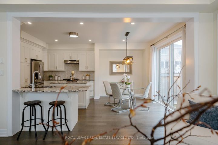 Photo 10 at 3209 Daisy Way, GO Glenorchy, Oakville