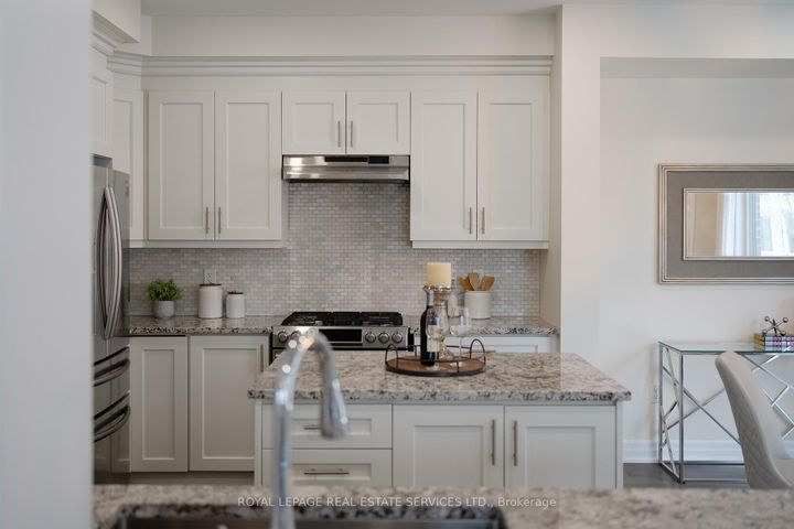 Photo 15 at 3209 Daisy Way, GO Glenorchy, Oakville