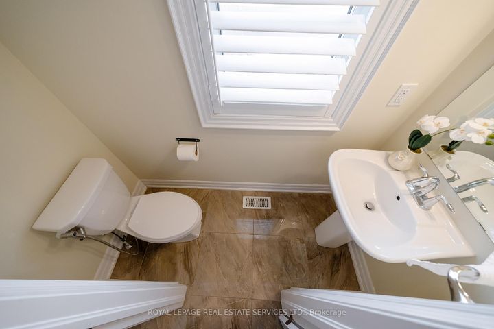 Photo 19 at 3209 Daisy Way, GO Glenorchy, Oakville