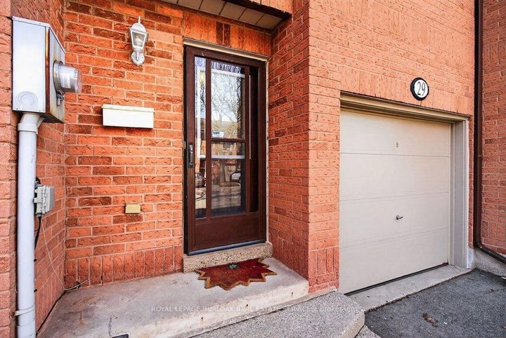 Photo 2 at 29 - 2004 Glenada Crescent, WC Wedgewood Creek, Oakville