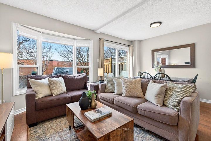 Photo 8 at 29 - 2004 Glenada Crescent, WC Wedgewood Creek, Oakville