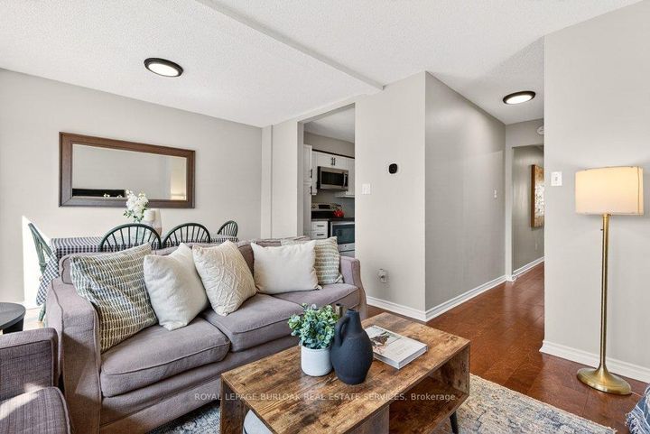 Photo 9 at 29 - 2004 Glenada Crescent, WC Wedgewood Creek, Oakville