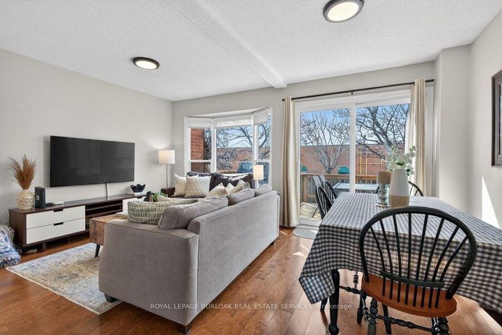 Photo 11 at 29 - 2004 Glenada Crescent, WC Wedgewood Creek, Oakville