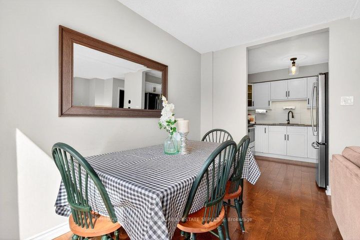 Photo 12 at 29 - 2004 Glenada Crescent, WC Wedgewood Creek, Oakville