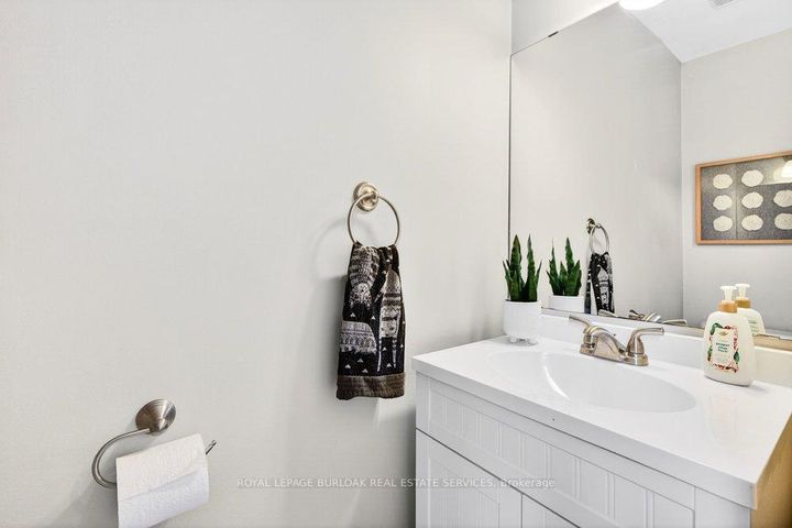 Photo 15 at 29 - 2004 Glenada Crescent, WC Wedgewood Creek, Oakville