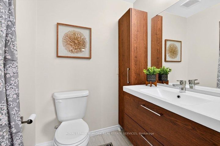 Photo 21 at 29 - 2004 Glenada Crescent, WC Wedgewood Creek, Oakville