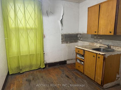 Photo 3 at 176 Brunswick Avenue, University, Toronto