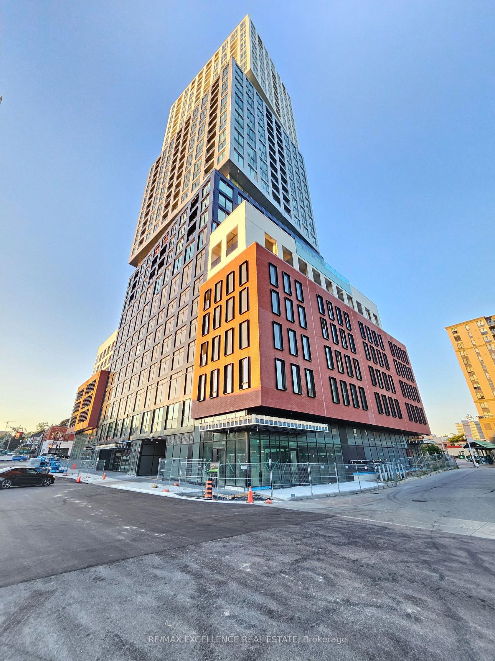 1202 - 39 Mary Street, City Centre, Barrie photo number 2