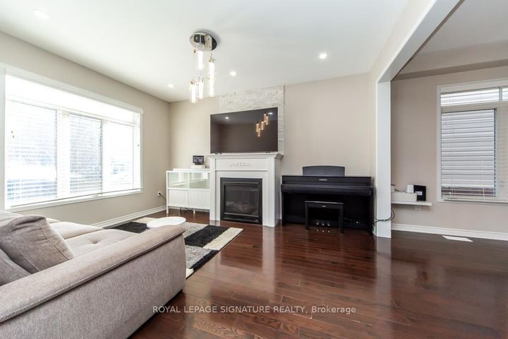 Photo 9 at 3260 Sealey Crescent, Alton, Burlington