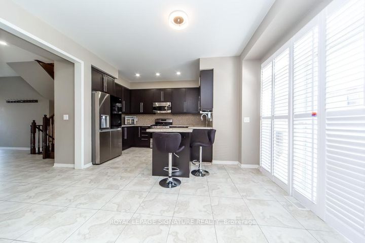 Photo 10 at 3260 Sealey Crescent, Alton, Burlington