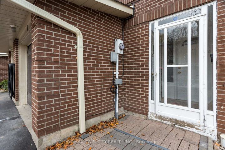 Photo 2 at 7 Eden Park Drive, Southgate, Brampton