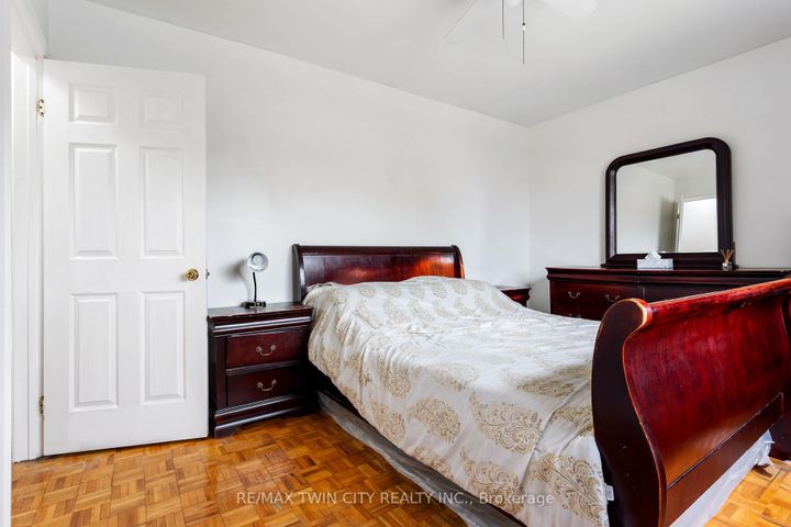 Photo 9 at 7 Eden Park Drive, Southgate, Brampton