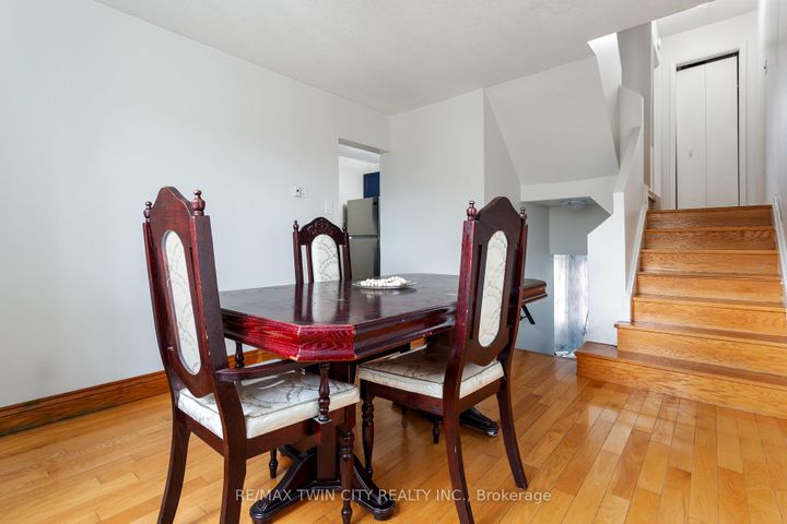 Photo 10 at 7 Eden Park Drive, Southgate, Brampton