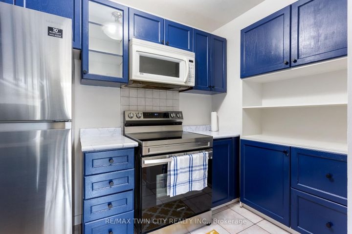 Photo 11 at 7 Eden Park Drive, Southgate, Brampton