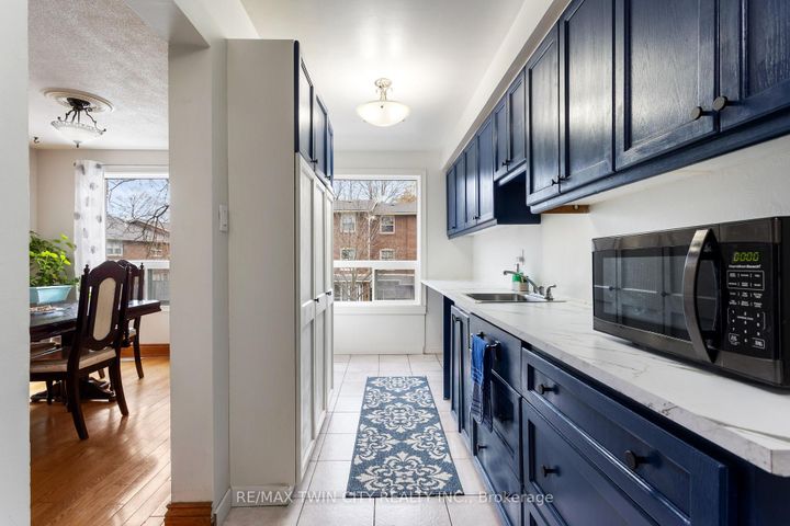 Photo 12 at 7 Eden Park Drive, Southgate, Brampton