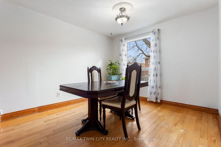 Photo 17 at 7 Eden Park Drive, Southgate, Brampton